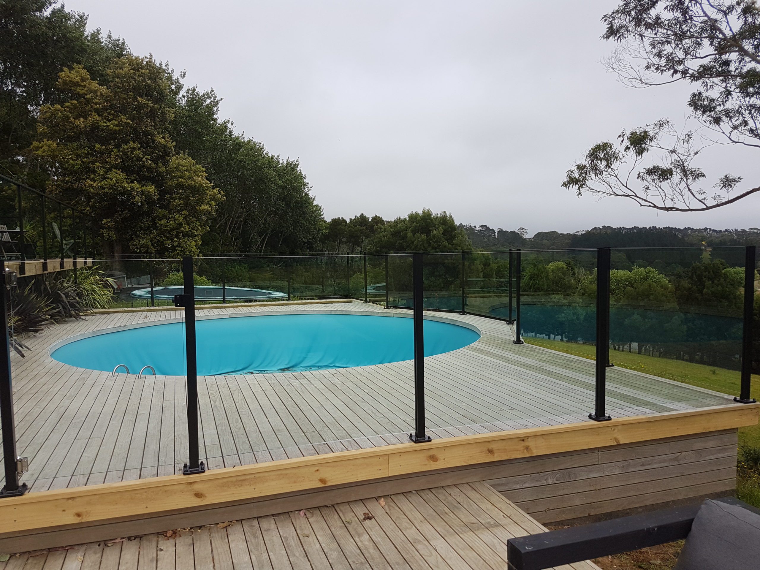 Semi-frameless pool fence 2
